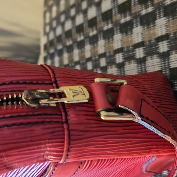LV Trocadero Camera Bag, Castilian Red Epi Leather - Picture 6 of 17